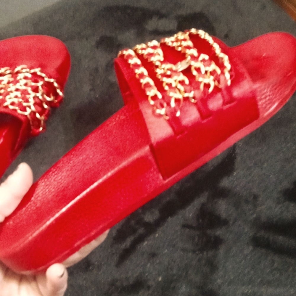 Red slides - Picture 2 of 4